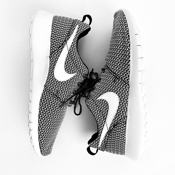 Nike Shoes - 💜HOST PICK💜🆕 Nike Roche One (GS)